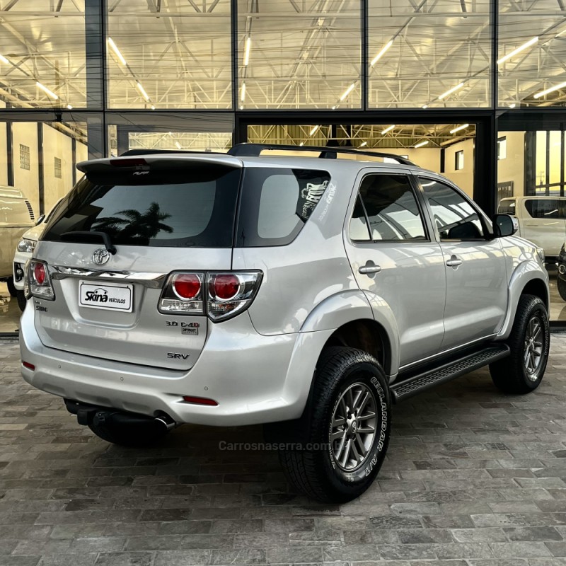 HILUX SW4 3.0 SRV 4X4 7 LUGARES 16V TURBO INTERCOOLER DIESEL 4P AUTOMÁTICO - 2012 - VACARIA