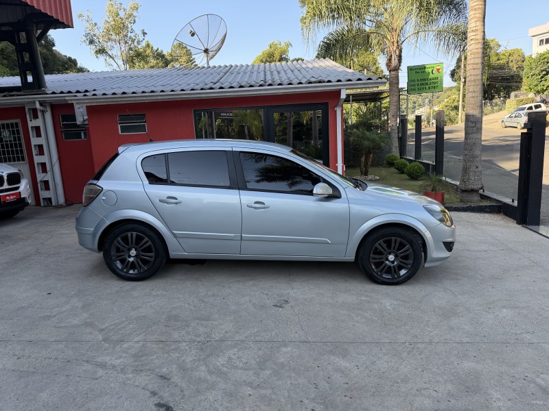 VECTRA 2.0 MPFI GT HATCH 8V FLEX 4P MANUAL - 2010 - CAXIAS DO SUL
