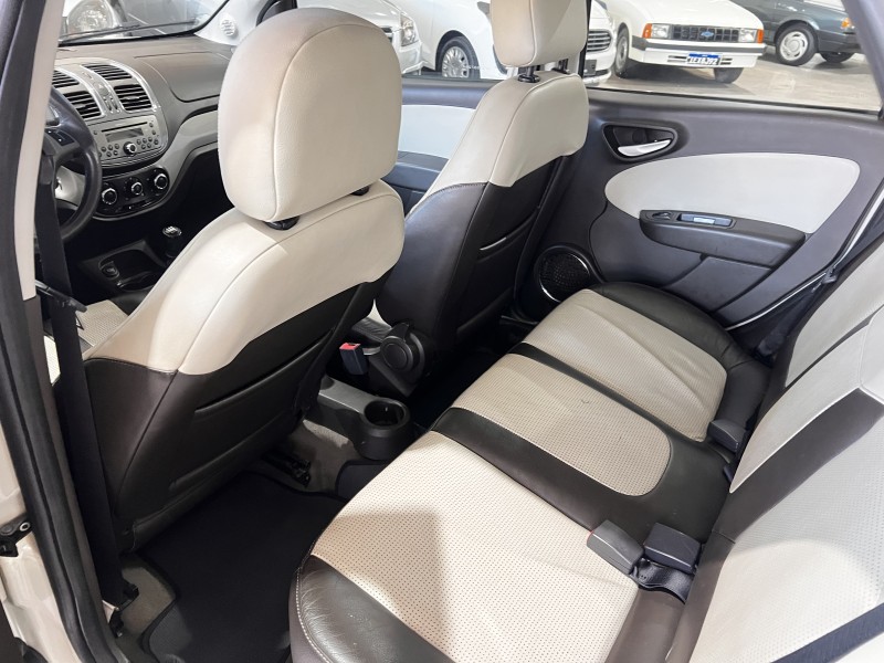 SIENA 1.6 MPI ESSENCE 16V FLEX 4P MANUAL - 2015 - CAXIAS DO SUL