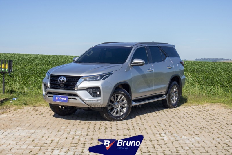 HILUX SW4 2.8 SRX 4X4 7 LUGARES 16V TURBO INTERCOOLER DIESEL 4P AUTOMÁTICO