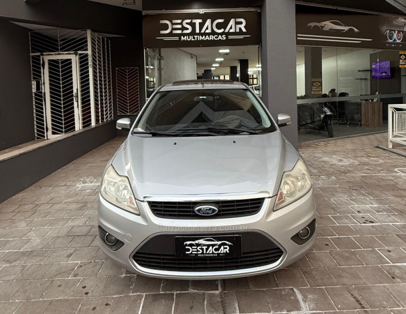 FOCUS 2.0 GHIA 16V GASOLINA 4P MANUAL - 2010 - CAXIAS DO SUL