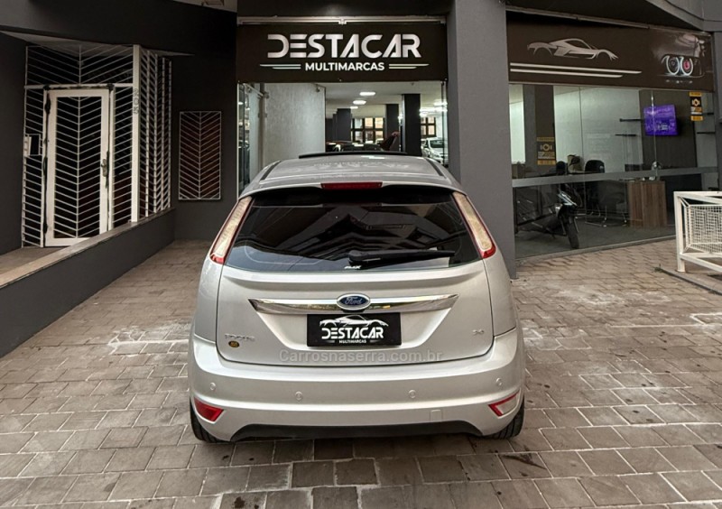 FOCUS 2.0 GHIA 16V GASOLINA 4P MANUAL - 2010 - CAXIAS DO SUL