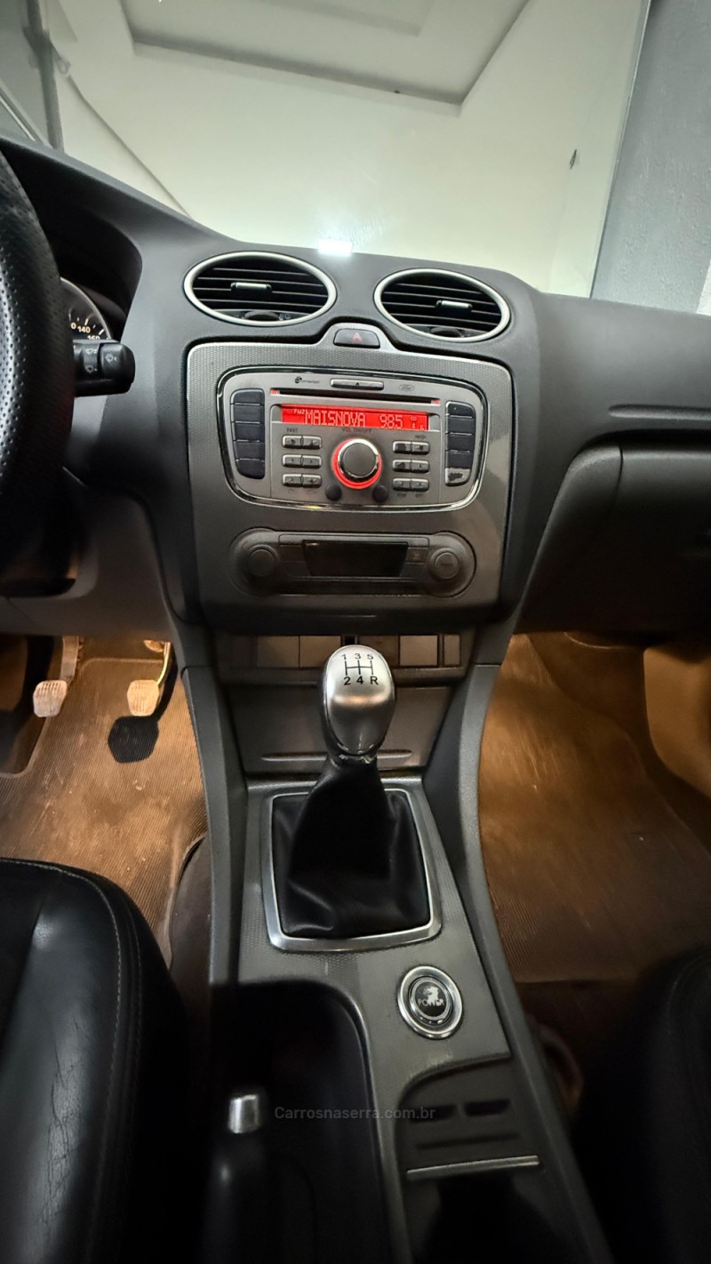 FOCUS 2.0 GHIA 16V GASOLINA 4P MANUAL - 2010 - CAXIAS DO SUL