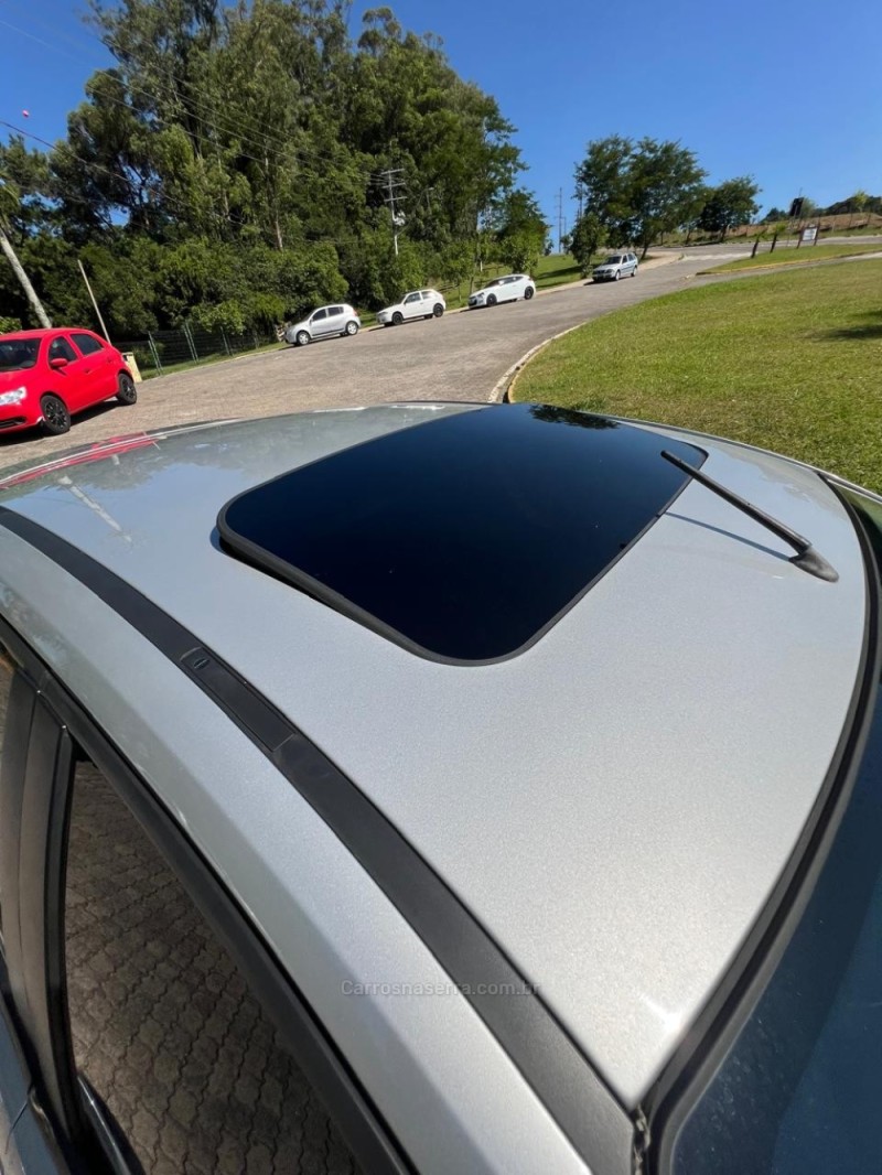 FOCUS 2.0 GHIA 16V GASOLINA 4P MANUAL - 2011 - CAXIAS DO SUL