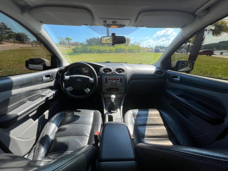 FOCUS 2.0 GHIA 16V GASOLINA 4P MANUAL - 2011 - CAXIAS DO SUL