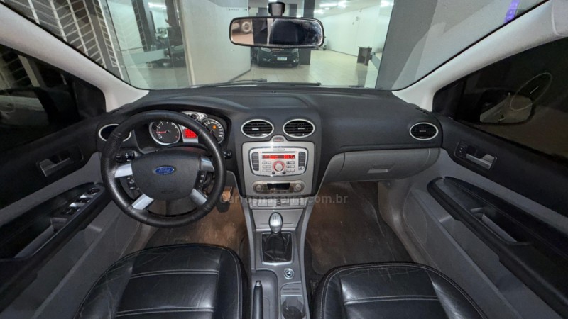 FOCUS 2.0 GHIA 16V GASOLINA 4P MANUAL - 2010 - CAXIAS DO SUL