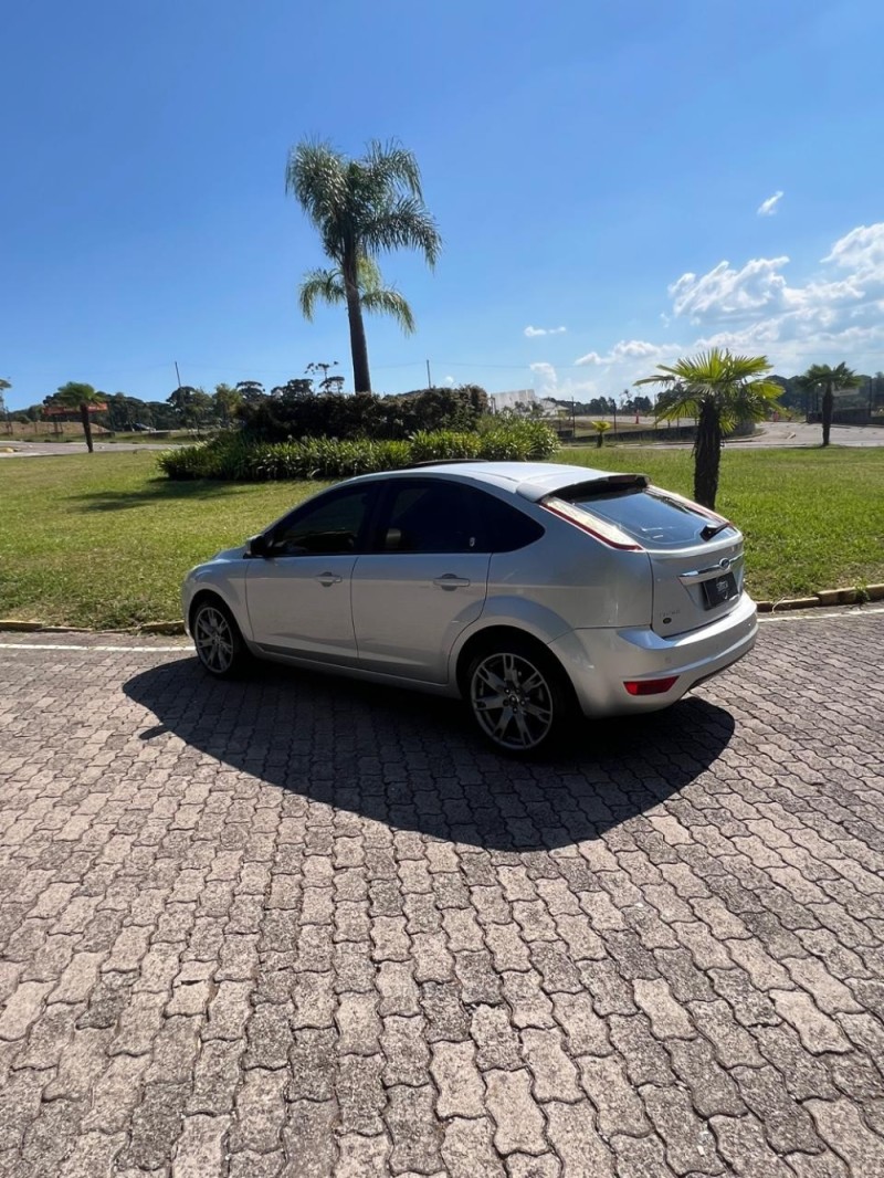 FOCUS 2.0 GHIA 16V GASOLINA 4P MANUAL - 2011 - CAXIAS DO SUL