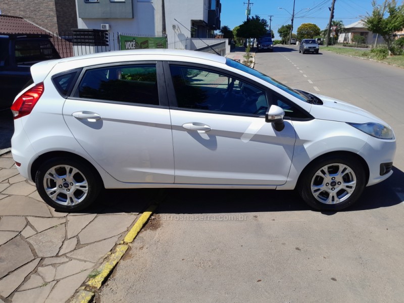 FIESTA 1.6 SE HATCH 16V FLEX 4P AUTOMÁTICO - 2014 - NOVA PRATA