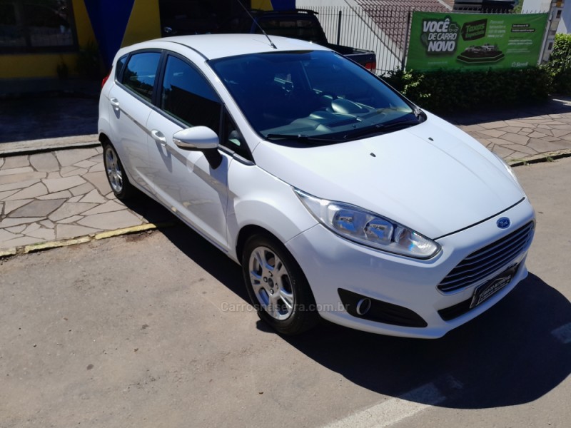 FIESTA 1.6 SE HATCH 16V FLEX 4P AUTOMÁTICO - 2014 - NOVA PRATA