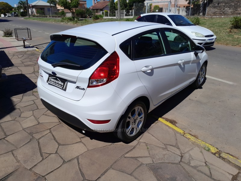 FIESTA 1.6 SE HATCH 16V FLEX 4P AUTOMÁTICO - 2014 - NOVA PRATA