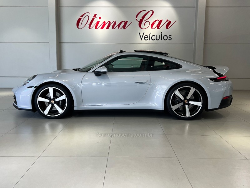 911 3.0 CARRERA COUPÉ AUTOMÁTICO - 2025 - FLORES DA CUNHA