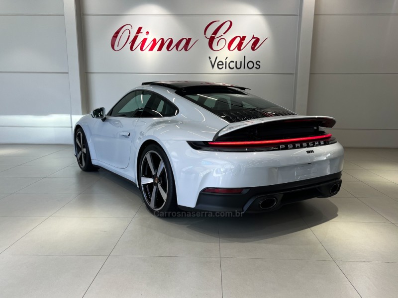 911 3.0 CARRERA COUPÉ AUTOMÁTICO - 2025 - FLORES DA CUNHA