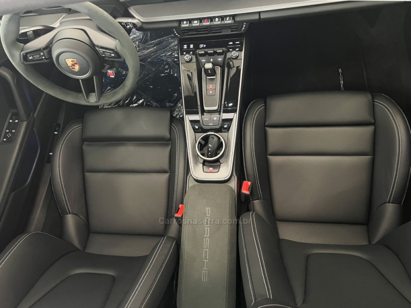 911 3.0 CARRERA COUPÉ AUTOMÁTICO - 2025 - FLORES DA CUNHA