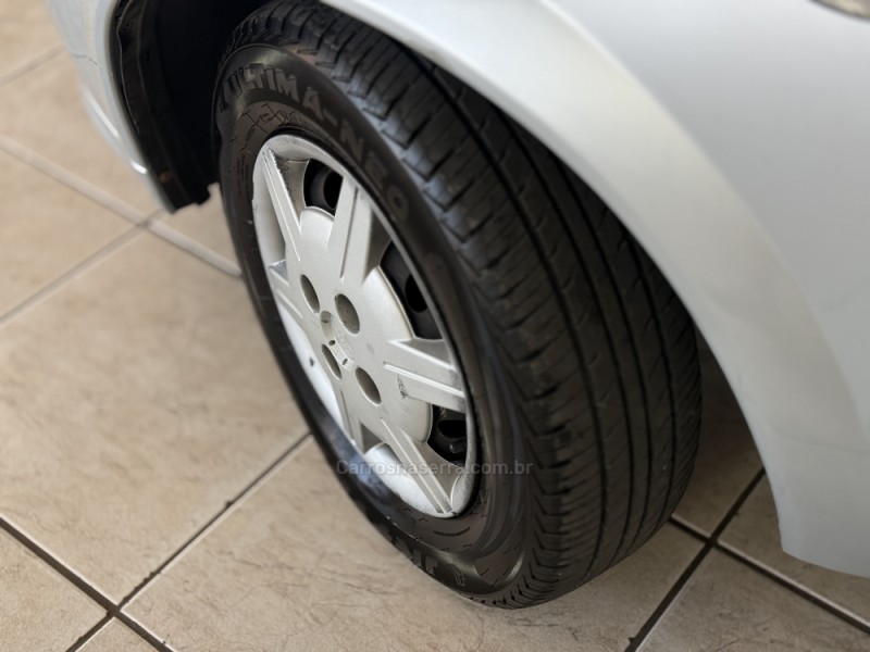 CLASSIC 1.0 MPFI LS 8V FLEX 4P MANUAL - 2012 - GUAPORé