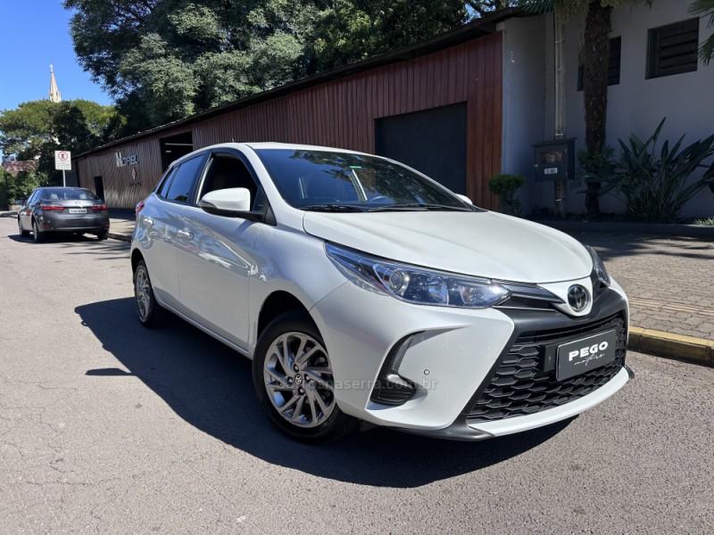 YARIS 1.5 XS 16V FLEX 4P AUTOMÁTICO