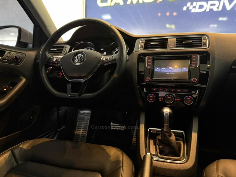 JETTA 2.0 TSI HIGHLINE 211CV GASOLINA 4P DSG - 2017 - SãO LEOPOLDO