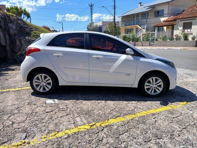 HB20 1.6 COMFORT 16V FLEX 4P MANUAL - 2017 - FARROUPILHA