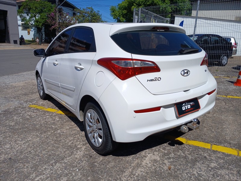 HB20 1.6 COMFORT 16V FLEX 4P MANUAL - 2017 - FARROUPILHA
