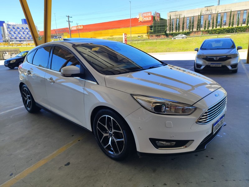 FOCUS 2.0 TITANIUM 16V FLEX 4P AUTOMÁTICO - 2017 - FARROUPILHA