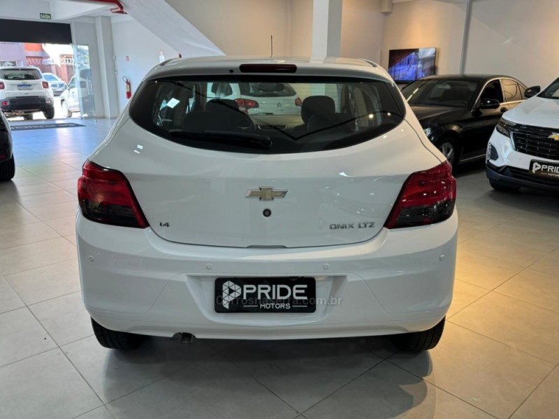 ONIX 1.4 MPFI LTZ 8V FLEX 4P MANUAL - 2015 - CAXIAS DO SUL