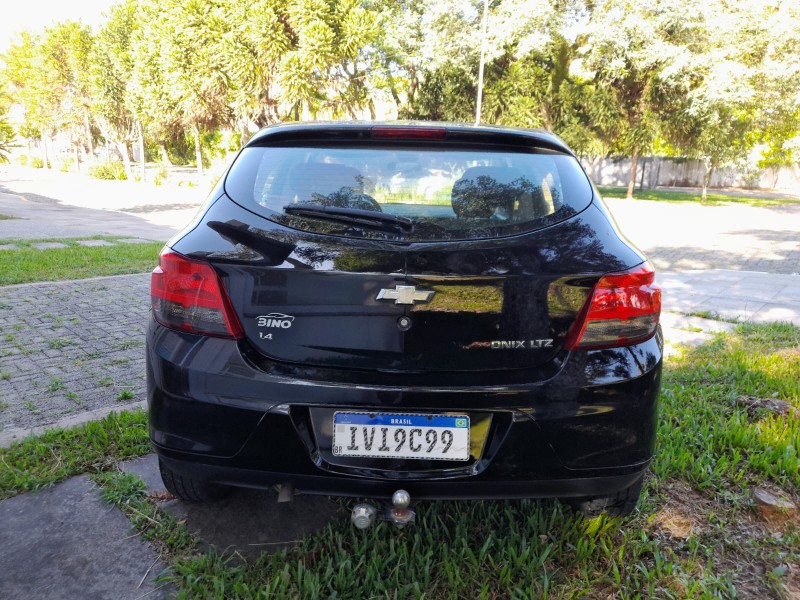 ONIX 1.4 MPFI LTZ 8V FLEX 4P MANUAL - 2014 - FARROUPILHA