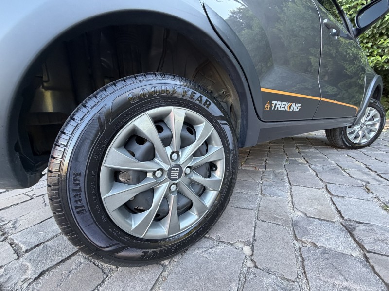 MOBI 1.0 TREKKING 8V FLEX 4P MANUAL - 2024 - CAXIAS DO SUL