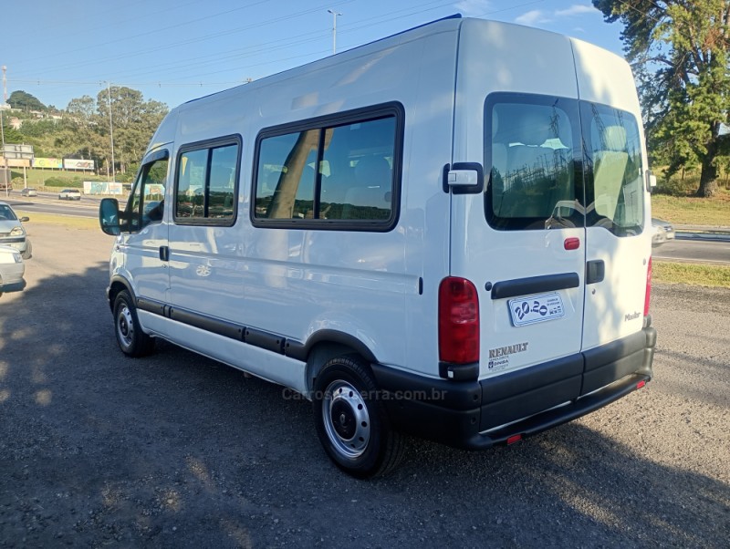 MASTER 2.5 DCI MINIBUS L3H2 16 LUGARES 16V DIESEL 3P MANUAL - 2006 - FARROUPILHA