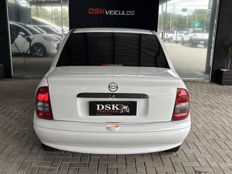 CLASSIC 1.0 MPFI SPIRIT 8V GASOLINA 4P MANUAL - 2005 - CAXIAS DO SUL