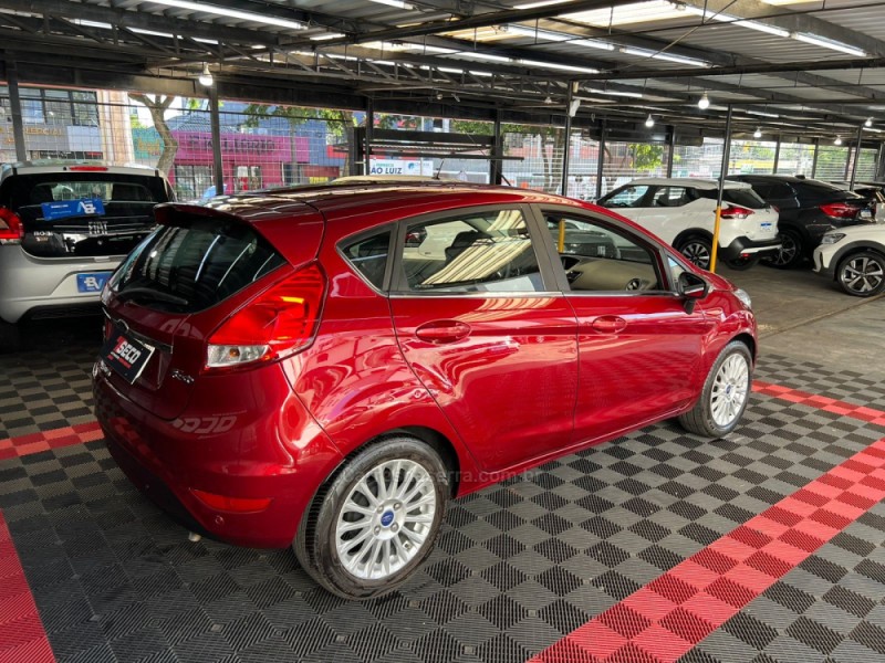 FIESTA 1.6 TITANIUM HATCH 16V FLEX 4P AUTOMÁTICO - 2015 - PASSO FUNDO