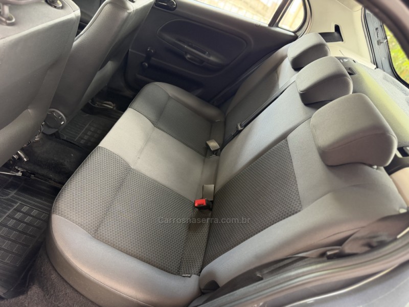 FOX 1.0 ITREND 8V FLEX 4P MANUAL - 2012 - NOVA PRATA