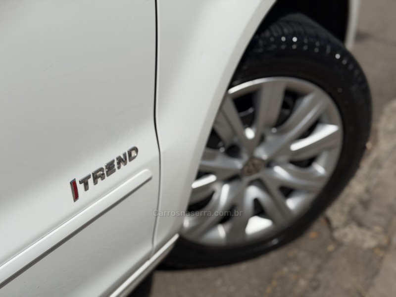 FOX 1.0 ITREND 8V FLEX 4P MANUAL - 2012 - NOVA PRATA