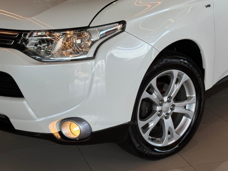 OUTLANDER 3.0 GT 4X4 V6 24V GASOLINA 4P AUTOMÁTICO - 2014 - DOIS IRMãOS