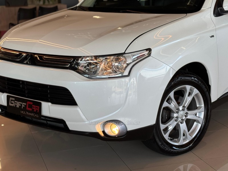 OUTLANDER 3.0 GT 4X4 V6 24V GASOLINA 4P AUTOMÁTICO - 2014 - DOIS IRMãOS
