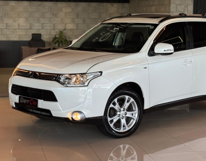 OUTLANDER 3.0 GT 4X4 V6 24V GASOLINA 4P AUTOMÁTICO - 2014 - DOIS IRMãOS