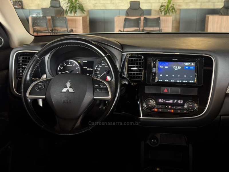 OUTLANDER 3.0 GT 4X4 V6 24V GASOLINA 4P AUTOMÁTICO - 2014 - DOIS IRMãOS