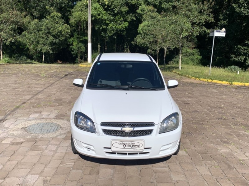 CELTA 1.0 MPFI LT 8V FLEX 4P MANUAL - 2014 - GUAPORé