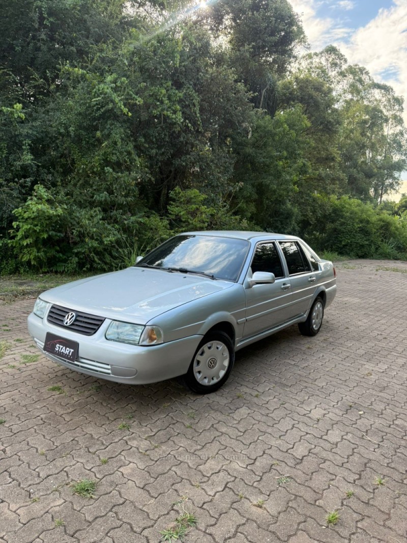 SANTANA 2.0 MI 8V GASOLINA 4P MANUAL - 2003 - ARROIO DO MEIO