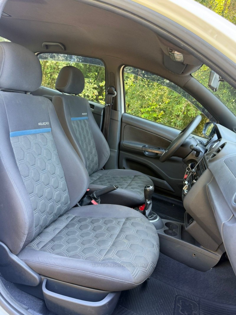 VOYAGE 1.6 MI SELEÇÃO 8V FLEX 4P MANUAL - 2015 - ARROIO DO MEIO