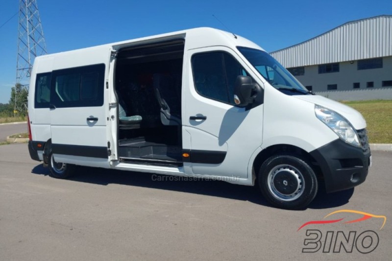 MASTER 2.3 DCI MINIBUS EXECUTIVE L3H2 16 LUGARES 16V DIESEL 4P MANUAL - 2018 - FARROUPILHA