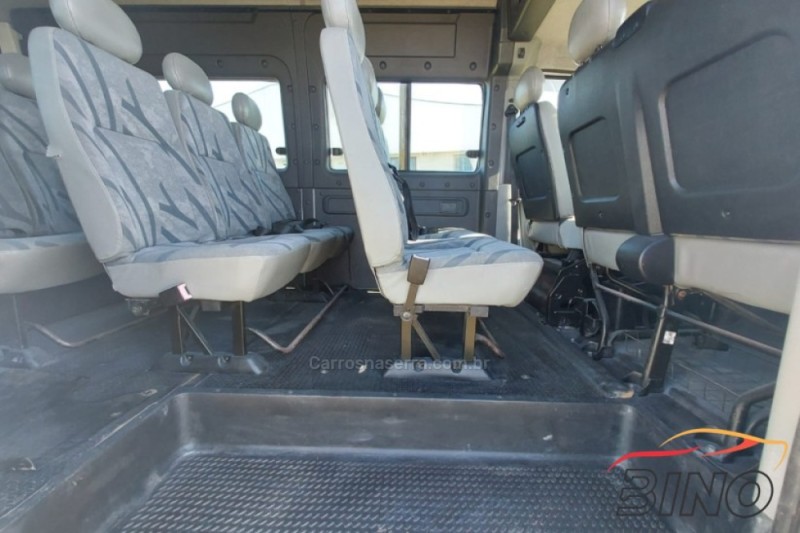 MASTER 2.5 DCI MINIBUS L3H2 16 LUGARES 16V DIESEL 3P MANUAL - 2006 - FARROUPILHA