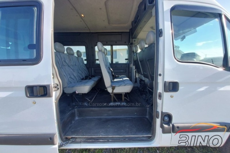 MASTER 2.5 DCI MINIBUS L3H2 16 LUGARES 16V DIESEL 3P MANUAL - 2006 - FARROUPILHA