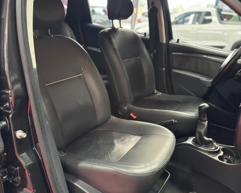 DUSTER 1.6 DYNAMIQUE 4X2 16V FLEX 4P MANUAL - 2013 - VACARIA