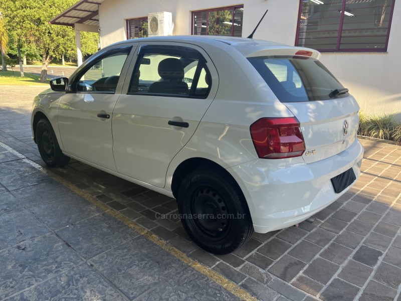 GOL 1.0 12V MPI TOTALFLEX 4P MANUAL - 2023 - VERANóPOLIS