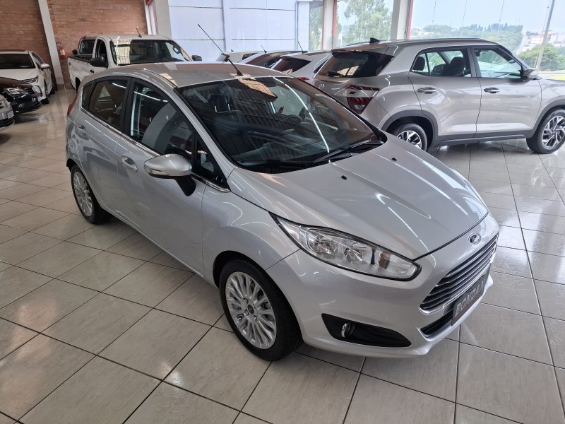 FIESTA 1.6 TITANIUM HATCH 16V FLEX 4P AUTOMÁTICO - 2016 - FARROUPILHA