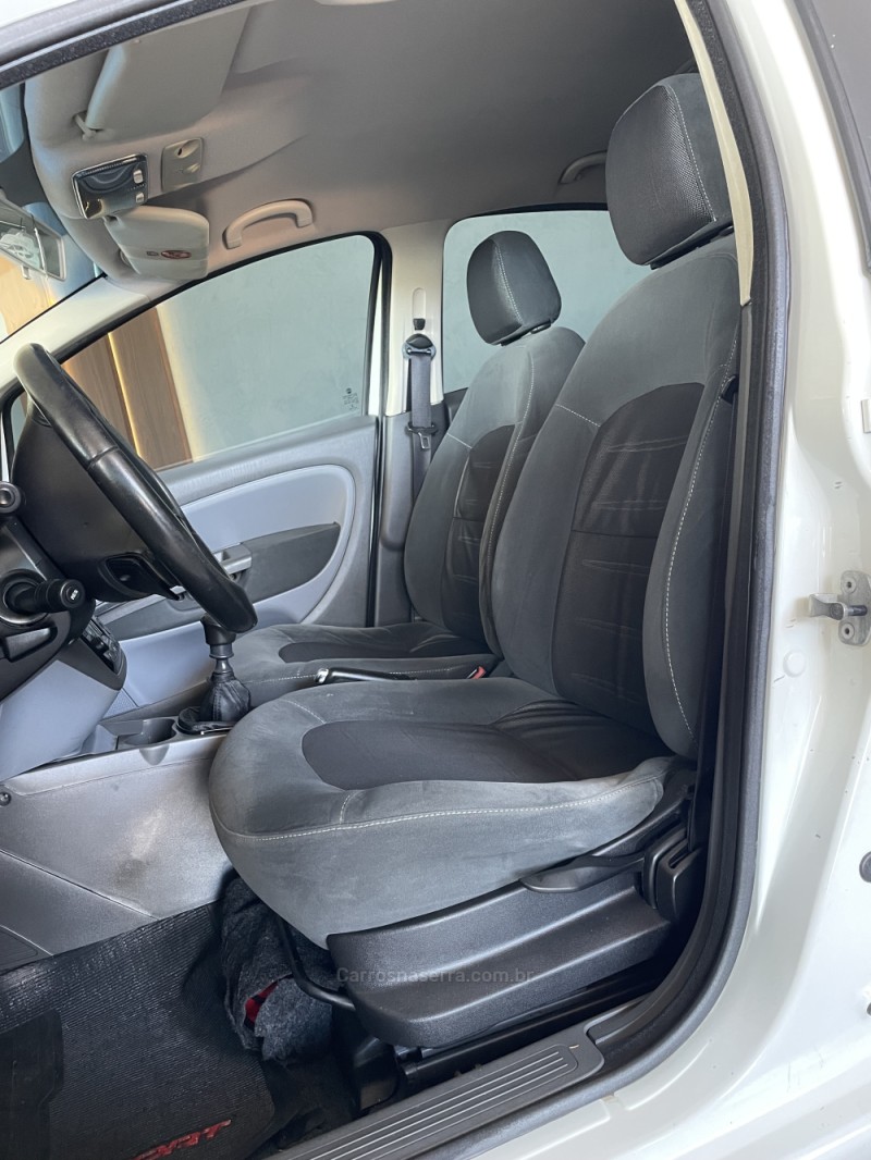 LINEA 1.8 ESSENCE 16V FLEX 4P MANUAL - 2013 - PAROBé