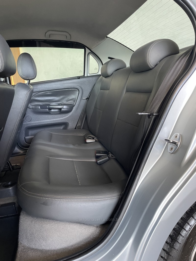 VOYAGE 1.6 MI COMFORTLINE 8V FLEX 4P MANUAL - 2010 - PAROBé