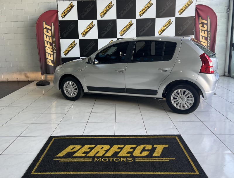 SANDERO 1.6 PRIVILÉGE 16V FLEX 4P AUTOMÁTICO - 2012 - PORTãO