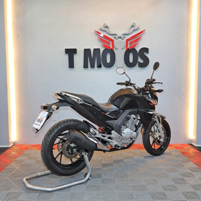 CB 250F TWISTER CBS - 2016 - PORTãO