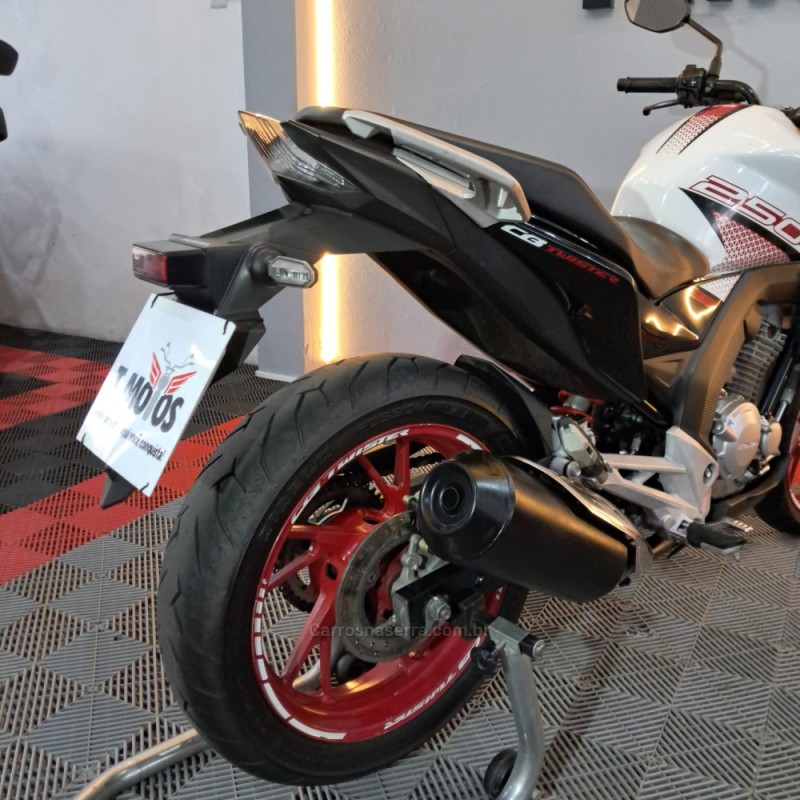 CB 250F TWISTER CBS - 2022 - PORTãO
