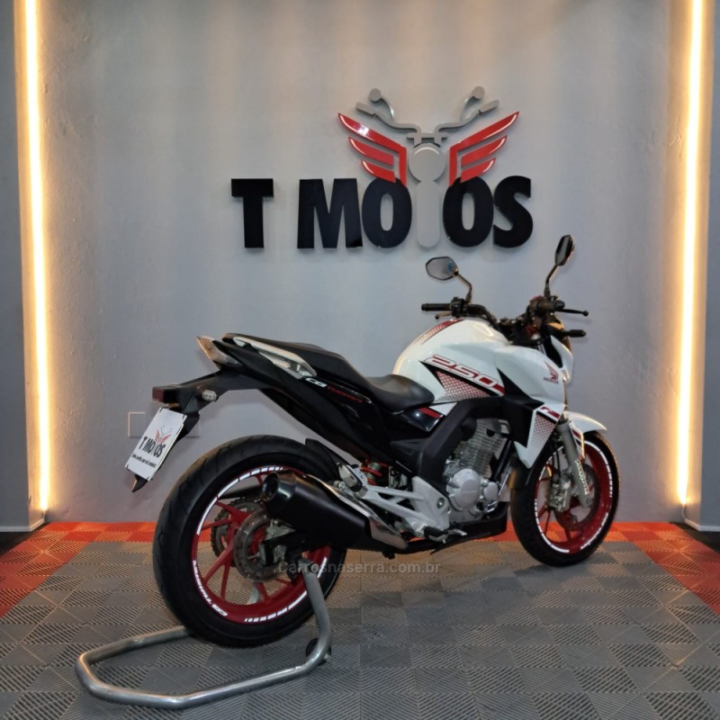 CB 250F TWISTER CBS - 2022 - PORTãO